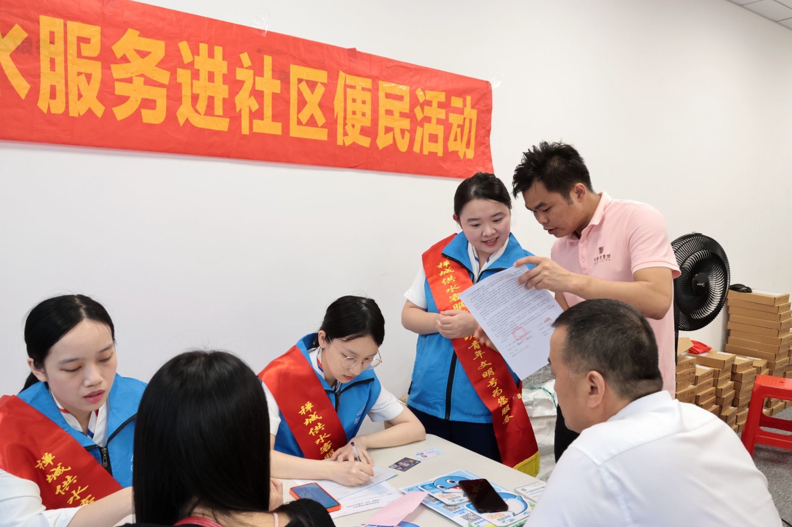 1777020121114 佛水环境走进新建小区楼盘开展便民服务活动